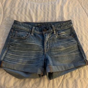 Light-wash American eagle shorts